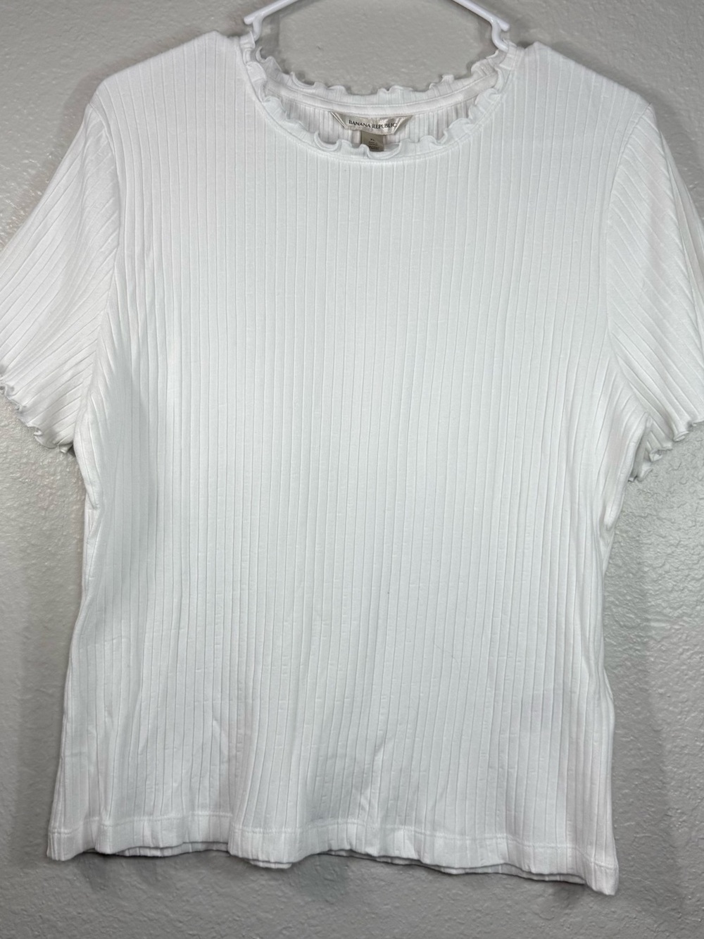 Banana Republic White Ribbed Top Women’s Size XL Ruffle Neck Slim Stretch Fit